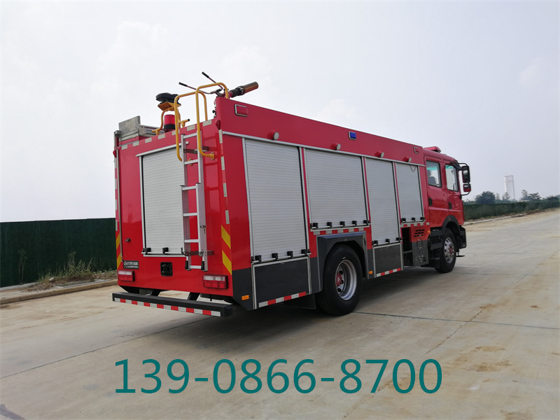 東風(fēng)D9泡沫消防車(chē)（7噸）圖片