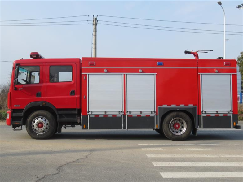 東風D9水罐消防車（8.2噸）圖片