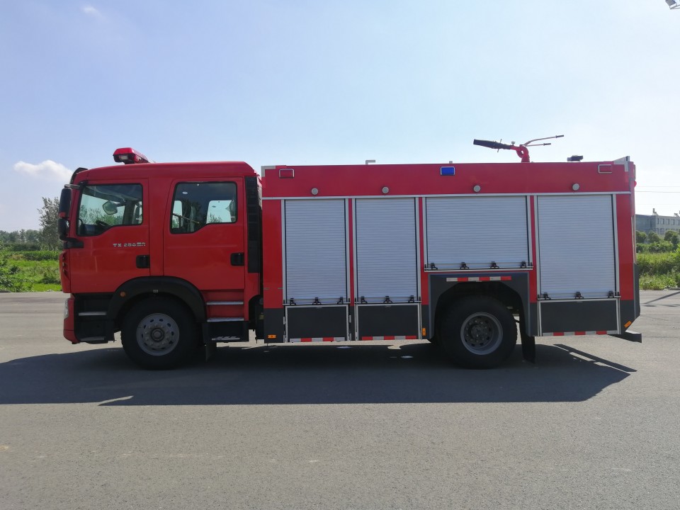 豪沃小T5G水罐消防車(chē)(6噸)圖片