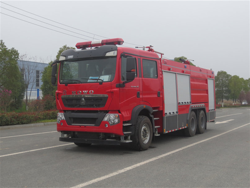 豪沃后雙橋干粉泡沫水三聯(lián)用消防車(chē)（10噸）