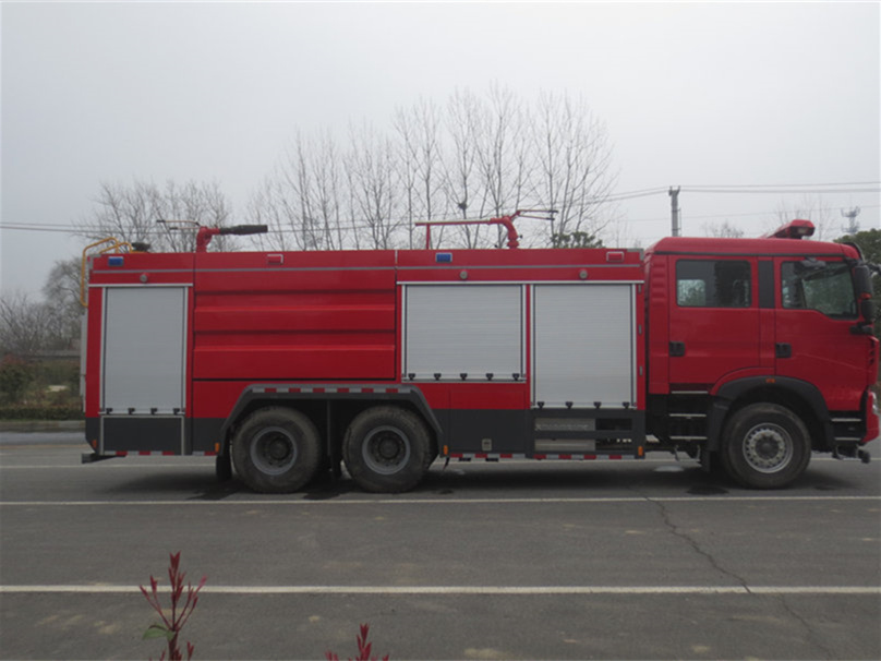 豪沃后雙橋干粉泡沫水三聯(lián)用消防車(chē)（10噸）圖片
